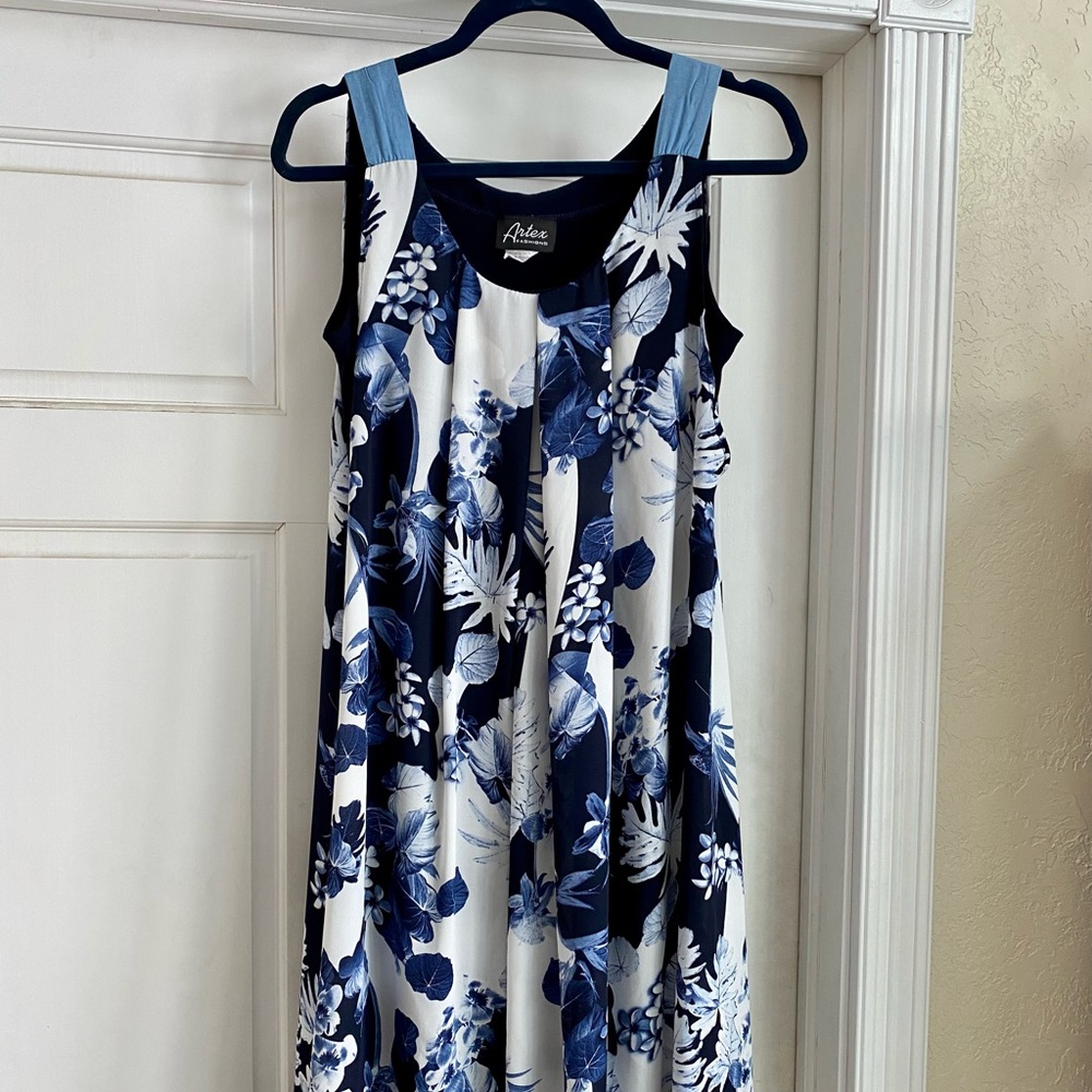 Dressy blue & white hi-lo dress. M